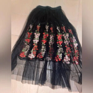 Moon Collection Women's Pleated Midi Skirt Black Floral Embroidered S